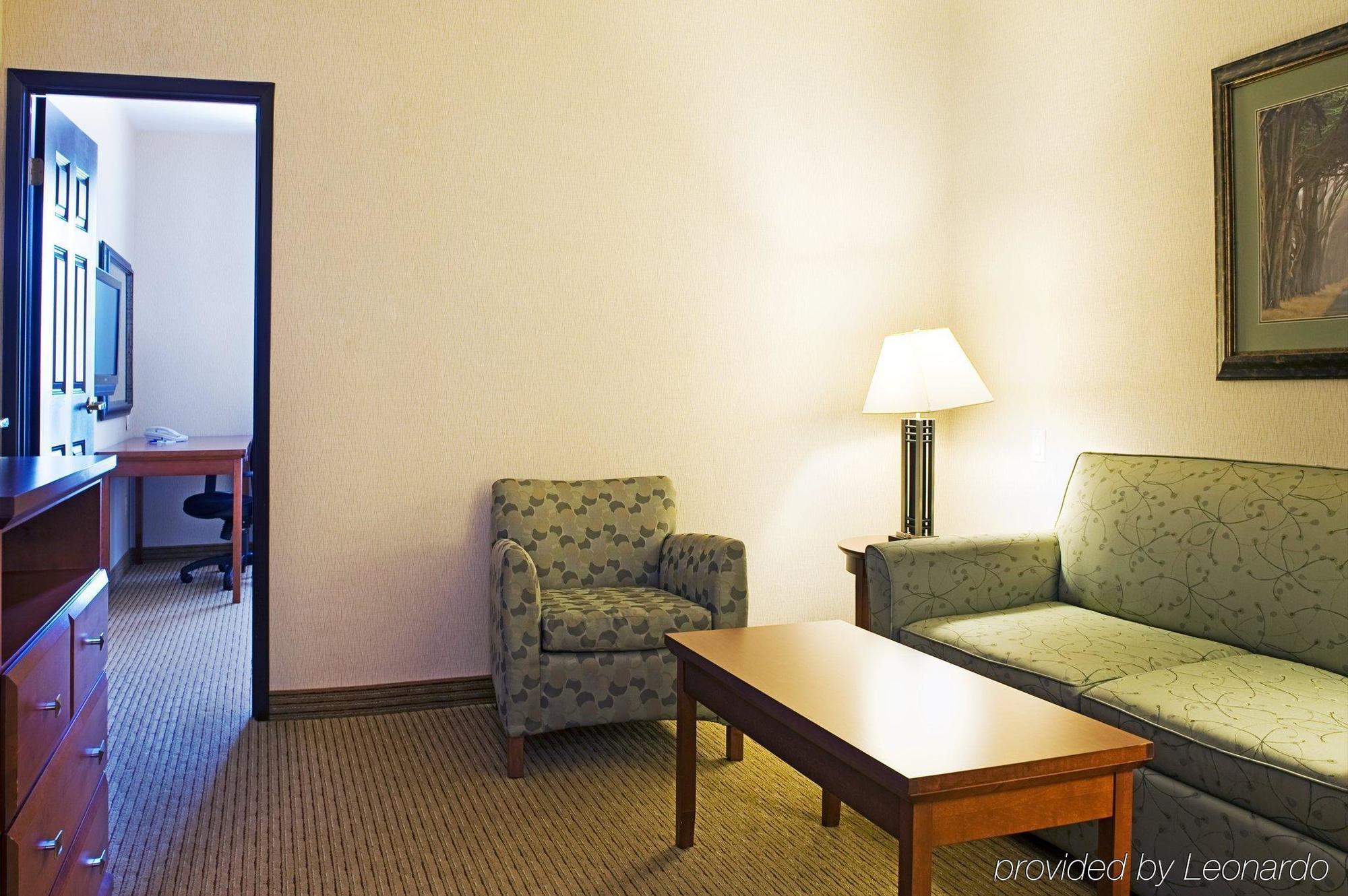 Holiday Inn Express Grande Prairie By Ihg Room photo
