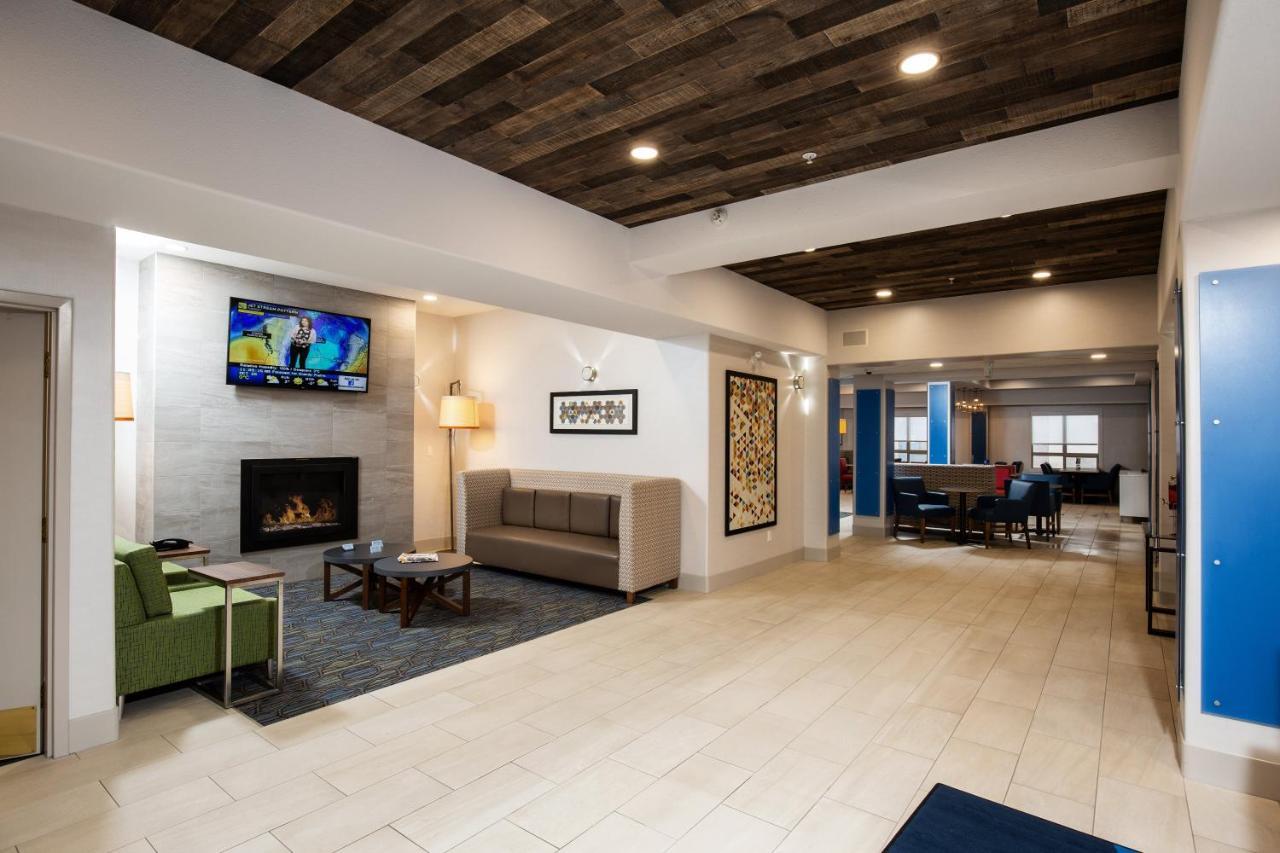 Holiday Inn Express Grande Prairie By Ihg Exterior photo